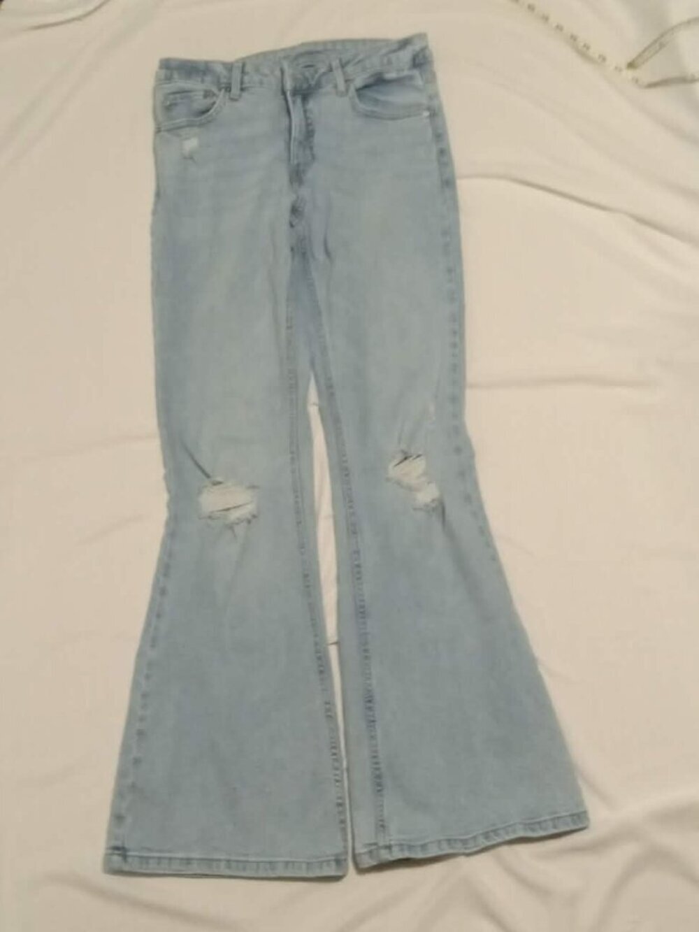 The perfect NoBo flared blue jeans with holes size 9